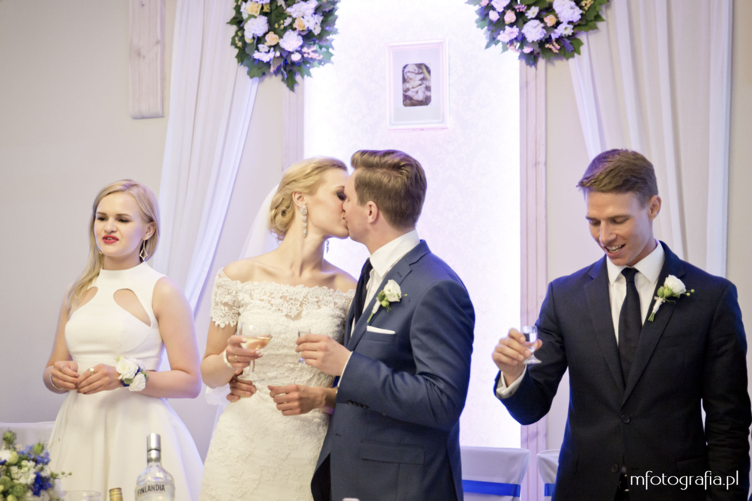 Zdjęcie Pocałunku Pary Młodej